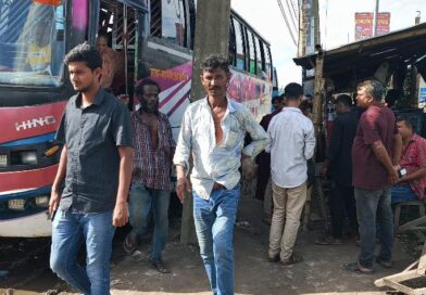 প্রশাসনের আশ্বাসে জামালপুর-ঢাকা রুটে বাস চলাচল স্বাভাবিক