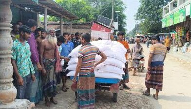 ঝিনাইদহে পাচারের সময় হাজার কেজি সার জব্দ ঝিনাইদহে পাচারের সময় হাজার কেজি সার জব্দ