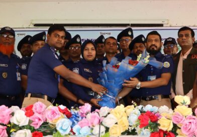 পুলিশ সুপার মোহাম্মদ মনজুর আহমেদ সিদ্দিকীকে অশ্রুসিক্ত বিদায় জানাল পিরোজপুর জেলা পুলিশ