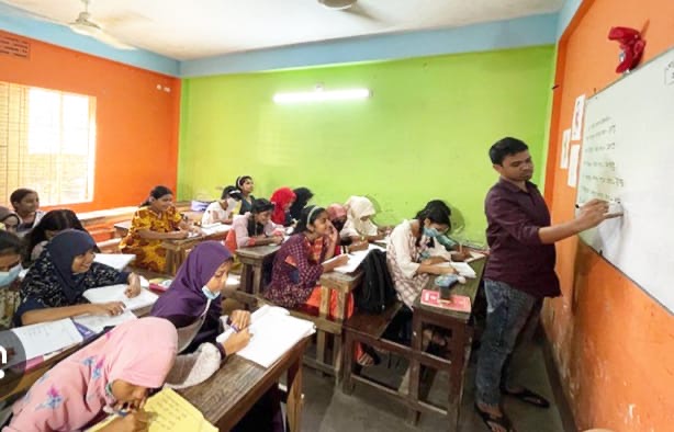 মতলবে সরকারি নির্দেশ অমান্য করে চলছে রমরমা কোচিং বানিজ্যে — পর্ব – ১
