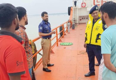 পিরোজপুরে জাহাজ থেকে ২৩৬ পিস ইয়াবা ও মাদক বিক্রির টাকা উদ্ধার, নাবিক গ্রেপ্তার পিরোজপুরে জাহাজ থেকে ২৩৬ পিস ইয়াবা ও মাদক বিক্রির টাকা উদ্ধার, নাবিক গ্রেপ্তার