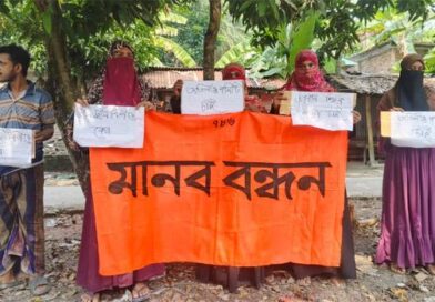 প্রধান শিক্ষিকার অপসারণ দাবিতে মানববন্ধন, তদন্তে মিলল অভিযোগের সত্যতা”“রামপালের সরকারি প্রাথমিক বিদ্যালয়ে পাঠদান, টয়লেট ও সহশিক্ষা কার্যক্রম নিয়ে ক্ষোভ; ঊর্ধ্বতন কর্তৃপক্ষকে প্রতিবেদন দেবে শিক্ষা অফিস”