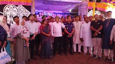 সাপাহারে বিভিন্ন দুর্গাপূজা মণ্ডপ পরিদর্শন করলেন সংসদ সদস্য মোস্তাফিজুর রহমান