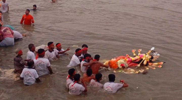 জামালপুরের ইসলামপুরে প্রতিমা বিসর্জনের মধ্য দিয়ে শেষ হলো দূর্গাপুজা জামালপুরের ইসলামপুরে প্রতিমা বিসর্জনের মধ্য দিয়ে শেষ হলো দূর্গাপুজা