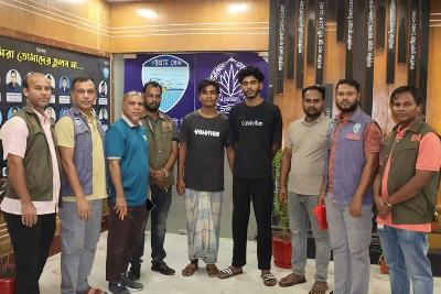 চাঁদপুরে অনলাইন প্রতারণা চক্রের আরও ৩ সদস্য গ্রেফতার, ৮ মোবাইল ফোন উদ্ধার