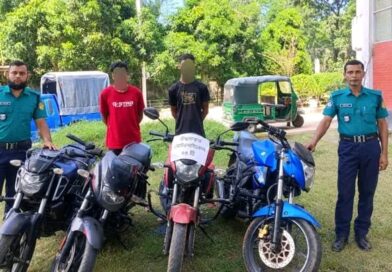 খুলনায় চোরাই মোটরসাইকেল উদ্ধার, দুই আসামি গ্রেপ্তার খুলনায় চোরাই মোটরসাইকেল উদ্ধার, দুই আসামি গ্রেপ্তার