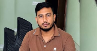 থানা থেকে পালালেন আটক পুলিশ কর্মকর্তা থানা থেকে পালালেন আটক পুলিশ কর্মকর্তা